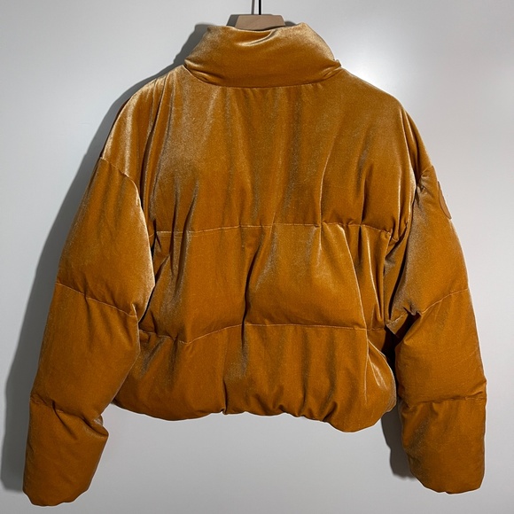 Fabletics Wander Velour Cropped Puffer Jacket Size Large - Picture 10 of 15